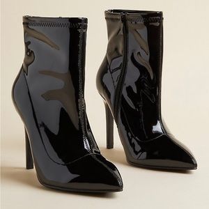 NWT: Pointed Toe Heel Bootie